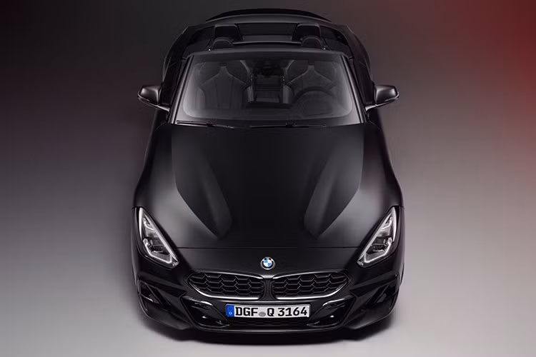 Tại Mỹ, BMW Z4 Final Edition có giá 78.675 USD (khoảng 2,07 tỷ đồng), cao hơn mức 69.575 USD (khoảng 1,83 tỷ đồng) của bản Z4 M40i tiêu chuẩn. Tuy nhiên, nếu trang bị đầy đủ các gói tùy chọn tương tự trên bản M40i thường, mức chênh lệch thực tế không quá lớn.