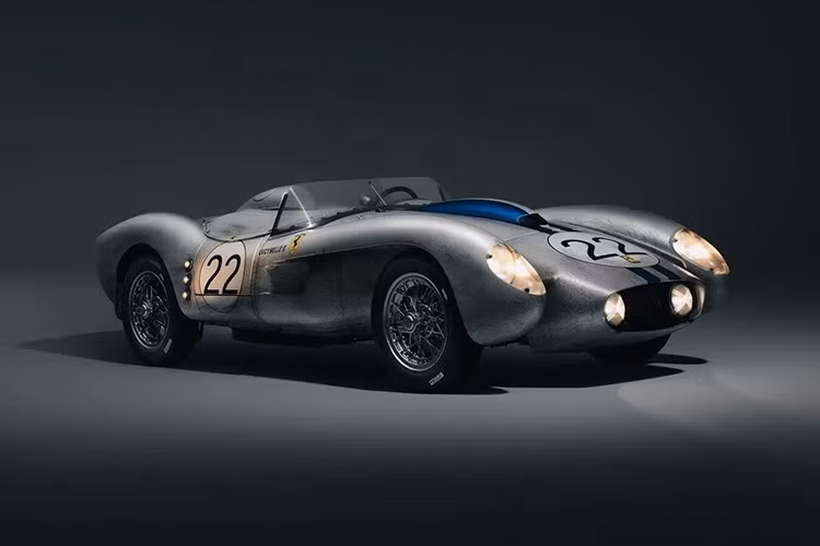 Chỉ có đúng 3 chiếc Ferrari Testa Rossa tỷ lệ 75% lấy cảm hứng từ chiếc xe đua Le Mans 1958. Điểm đặc biệt là xe trang bị hệ truyền động điện cung cấp 4 chế độ lái và tốc độ tối đa 80 km/h (50 mph).