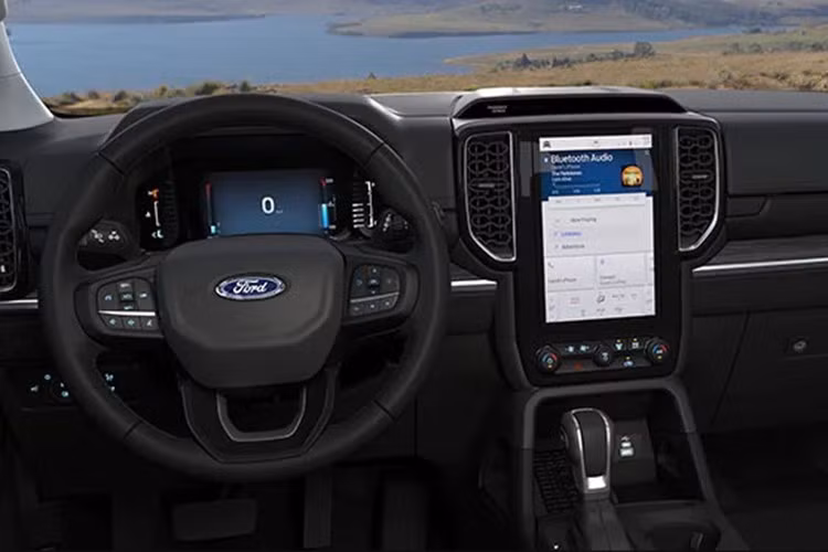 Đáng chú ý, Ford Australia cho biết Everest Sport Bi-Turbo còn được trang bị sẵn gói Prestige Paint, khiến nó thậm chí vượt trội hơn cả Everest Sport V6 về mặt tiện nghi tiêu chuẩn.