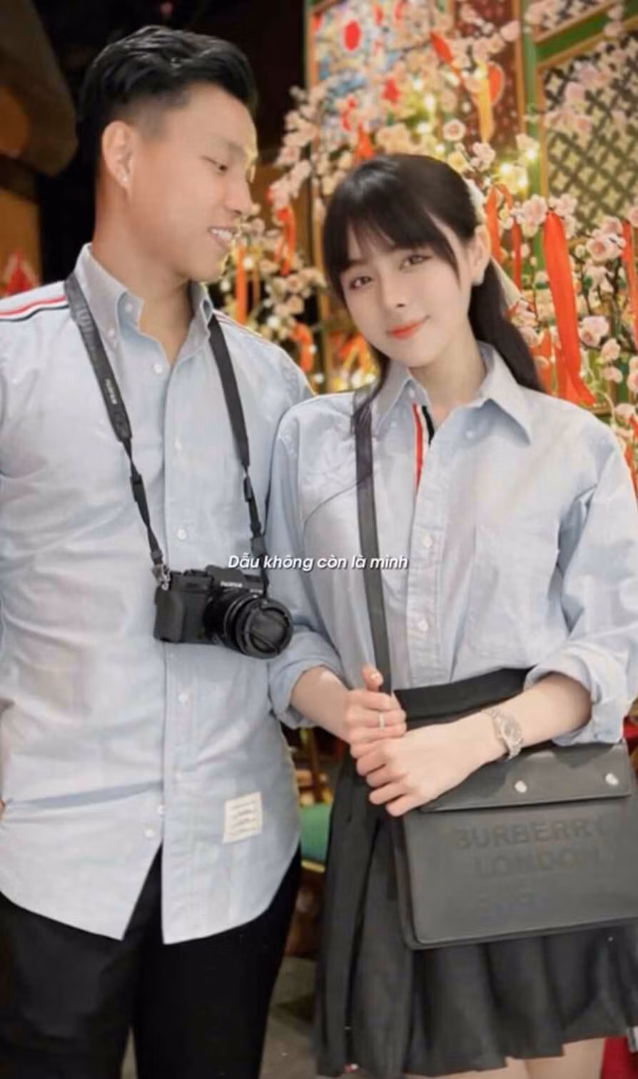 Bên cạnh sự nghiệp bóng đá của bạn trai, Bích Hạnh luôn giữ hình ảnh kín đáo, ít ồn ào nhưng mỗi lần xuất hiện lại ghi dấu ấn mạnh mẽ.