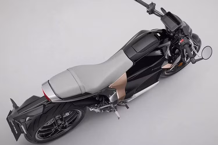 WN7 có trọng lượng 217 kg và khối động cơ làm mát bằng nước 18 kW. Hiệu năng này tương đương với xe động cơ xăng 600cc, nhưng mô-men xoắn lại đạt 100 Nm, ngang ngửa xe 1000cc.