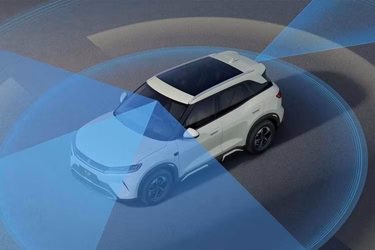 Ở phiên bản mới, BYD Atto 2027 vẫn duy trì giá niêm yết khởi điểm từ 74.800 Nhân dân tệ (khoảng 262 triệu đồng). Khoản trợ cấp đổi xe cũ tối đa 5.000 Nhân dân tệ (17,5 triệu đồng) giúp giảm giá thực tế xuống còn 69.800 Nhân dân tệ (244 triệu đồng).