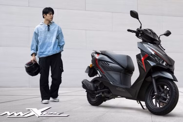 Kết hợp với hộp số vô cấp CVT cho khả năng vận hành êm ái. Tốc độ tối đa của xe có thể đạt tới 90 km/h, bình xăng 5,7 lít và mức tiêu thụ nhiên liệu là 1,85L/100 km.
