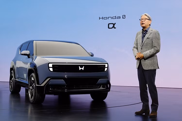 Honda vừa ra mắt Honda 0 α tại triển lãm Japan Mobility Show 2025. Đây là nguyên mẫu của mẫu xe điện thế hệ tiếp theo, sẽ được trưng bày tại gian hàng của Honda trong suốt sự kiện. Honda 0 α là thành viên mới nhất của dòng xe điện Honda 0 Series, thế hệ xe điện mới được giới thiệu tại triển lãm điện tử tiêu dùng (CES) 2025.