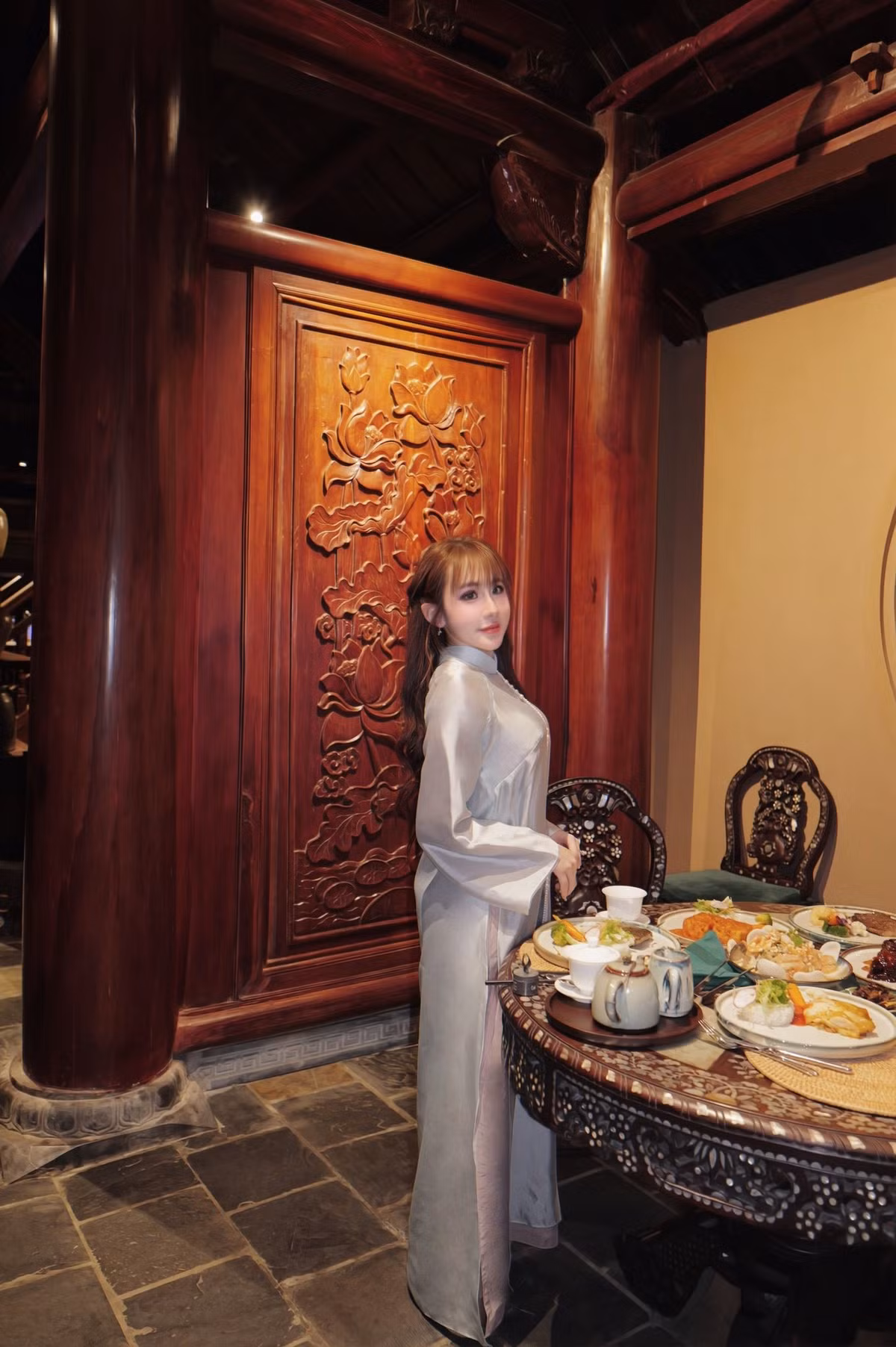 Nhờ ngoại hình nổi bật cùng phong cách trẻ trung, Tuyết Anh nhanh chóng được cộng đồng mạng chú ý và gắn cho những biệt danh như “hot girl bi-a” hay “thánh nữ bi-a”. Tuy nhiên, thay vì chỉ dừng lại ở danh xưng, cô cho thấy sự nghiêm túc khi liên tục rèn luyện, tham gia các giải đấu và xây dựng hình ảnh một nữ cơ thủ hiện đại, năng động.