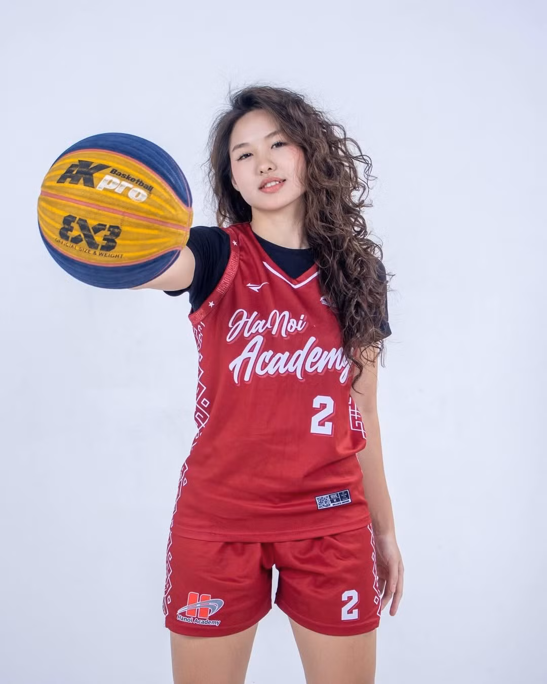 Nhiều người nhận xét Huệ Anh thừa hưởng gen trội từ mẹ, từ vóc dáng thể thao cho tới thần thái rạng rỡ và chiều cao.