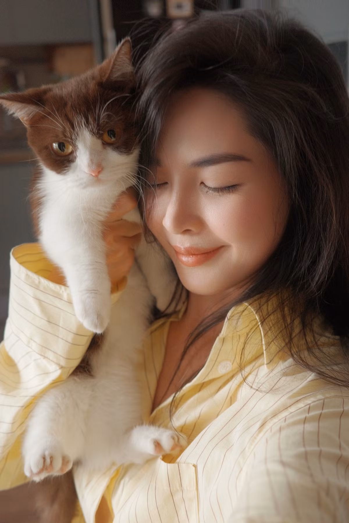 Không chỉ dừng lại ở gương mặt xinh đẹp, cô còn tham gia chương trình "Người Ấy Là Ai" và nhận được nhiều sự yêu mến của khán giả.