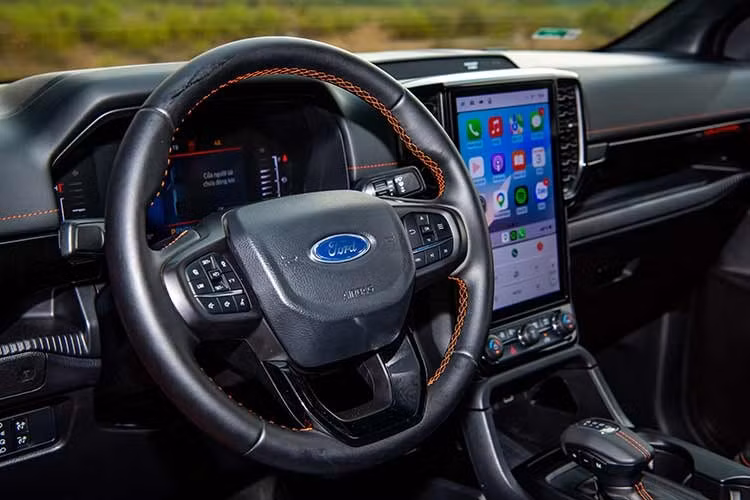 Giá trị của Ranger mới không chỉ nằm ở những nâng cấp vận hành và tiện nghi, mà còn ở trải nghiệm sở hữu toàn diện mà Ford cam kết đặt khách hàng làm trung tâm. Fors Việt Nam đã nâng chính sách bảo hành lên 5 năm hoặc 150.000 km (tùy điều kiện nào tới trước) trên toàn bộ dải Ranger và Everest mới