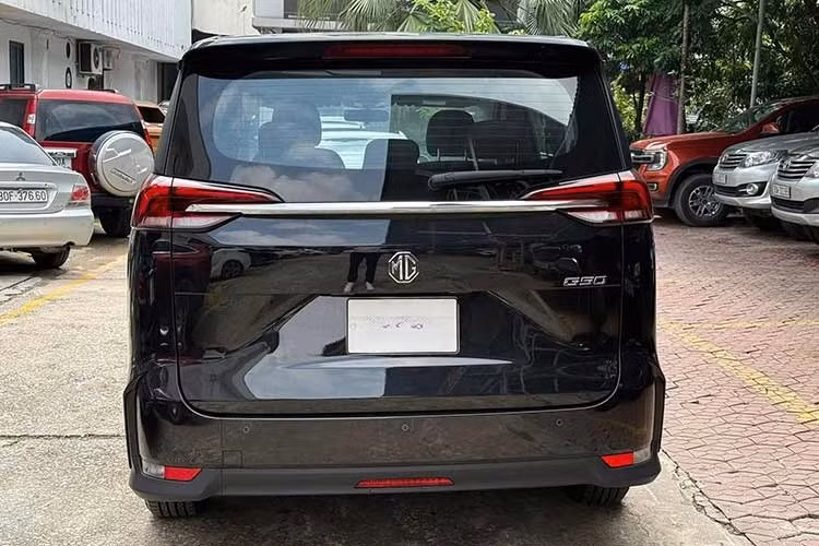 Về khả năng vận hành, MG G50 MT được trang bị động cơ xăng tăng áp 1.5L, sản sinh công suất tối đa 169 mã lực và mô-men xoắn cực đại 285 Nm. Sức mạnh được truyền tới cầu trước thông qua hộp số sàn 6 cấp. Theo công bố, mức tiêu hao nhiên liệu trung bình của xe dao động khoảng 7,5-8 lít/100 km.