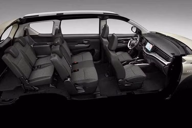 Xe được trang bị động cơ xăng 1.5L kết hợp mô-tơ khởi động kiêm máy phát ISG và pin lithium-ion dung lượng nhỏ. Hệ thống này cho công suất 105 mã lực cùng mô-men xoắn cực đại 138 Nm, đi kèm hộp số tự động 4 cấp và hệ dẫn động cầu trước. Theo thông số công bố, mức tiêu thụ nhiên liệu trung bình đạt khoảng 19,2 km/lít, tương đương khoảng 5,2 lít/100 km.