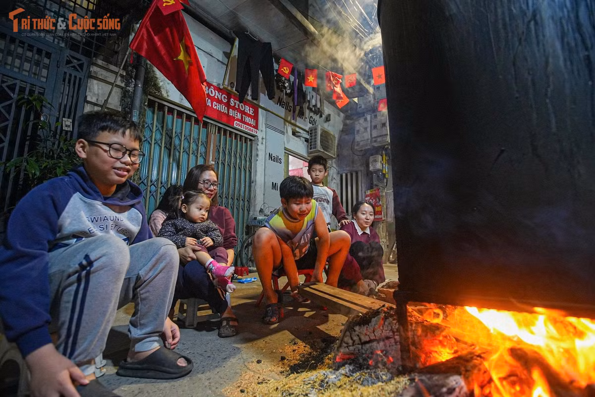 Đối với những người con xa quê, thậm chí ngay cả các sinh viên quốc tế đang sinh sống tại Hà Nội, trải nghiệm gói và nấu bánh chưng cùng người dân địa phương là dịp quý giá để hiểu thêm văn hóa Tết cổ truyền của Việt Nam – một trong những giá trị tinh thần làm nên bản sắc dân tộc.