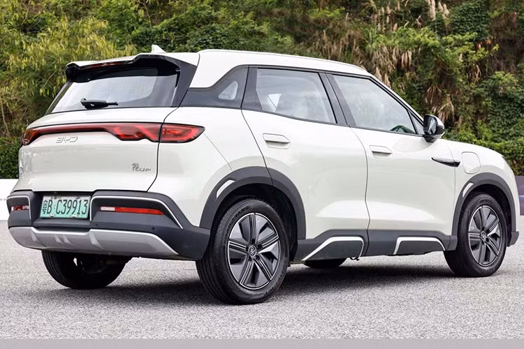 Trong khi đó, 3 phiên bản BYD Atto 2 đang bán trước đó tại thị trường Trung Quốc có giá bán từ 99.800 - 119.800 Nhân dân tệ (349 - 419 triệu đồng).