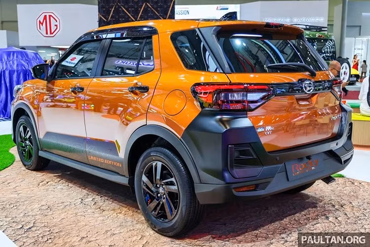 Rocky Limited Edition được phát triển dựa trên ý tưởng từ mẫu concept Rocky Crossfield năm ngoái, sở hữu thiết kế mạnh mẽ với cản trước/sau chưa sơn, lưới tản nhiệt riêng biệt với dòng chữ “Daihatsu” và bộ mâm hợp kim 16 inch sơn đen.