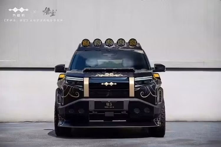 Ngoài Ti 3 phiên bản hợp tác, BYD cũng sẽ trưng bày loạt mẫu xe đồng thương hiệu tại ChinaJoy 2025, gồm Han L, Seal 06 GT và Denza Z9 GT – những cái tên từng xuất hiện tại Triển lãm Ô tô Thượng Hải 2025 – trong khuôn khổ mối quan hệ hợp tác đang được mở rộng với Black Myth: Wukong.