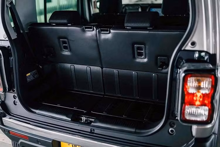 Suzuki Hustler facelift hiện đã được mở bán tại Nhật Bản với giá khởi điểm từ 1.599.400 yên, tương đương khoảng 10.000 USD (khoảng hơn 260 triệu đồng) cho phiên bản Hybrid G dẫn động cầu trước.