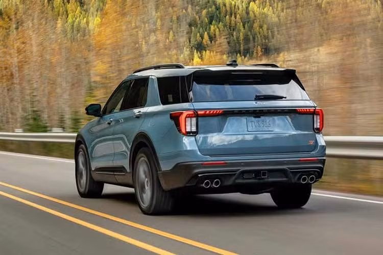 Explorer hiện vẫn là một trong những mẫu SUV chủ lực của Ford tại Mỹ, với doanh số vượt qua nhiều đối thủ hiện đại như Kia Telluride hay Hyundai Palisade. Theo tài liệu bị rò rỉ từ cộng đồng người dùng Explorer tại Mỹ, Ford sẽ bổ sung 4 gói trang bị mới trên Explorer 2027.