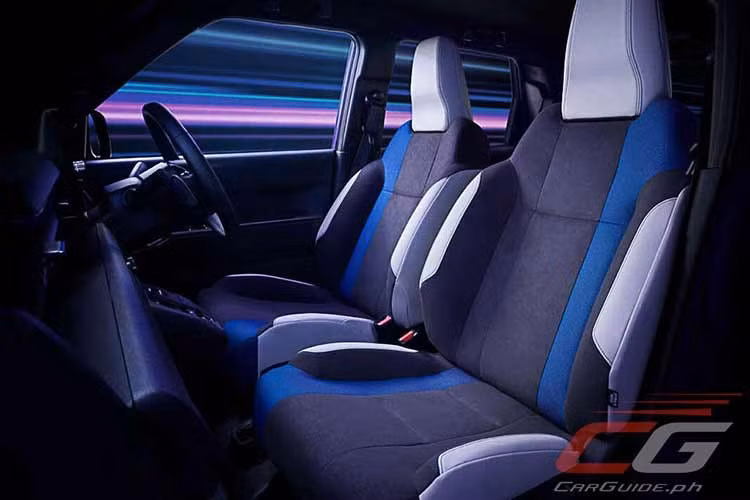 Điểm khiến Super-One nổi bật là Honda không chỉ bán một chiếc xe điện nhỏ, mà bán cảm giác lái. Xe dùng nền tảng N-Series trọng lượng nhẹ, có công suất tiêu chuẩn 63 mã lực. Khi kích hoạt Boost Mode, công suất tăng lên 93 mã lực. Con số này không quá lớn nếu so với các mẫu xe điện hiệu suất cao, nhưng lại phù hợp với một chiếc kei car nhỏ và nhẹ. Xe cung cấp 5 chế độ vận hành gồm Econ, City, Normal, Sport và Boost Mode.