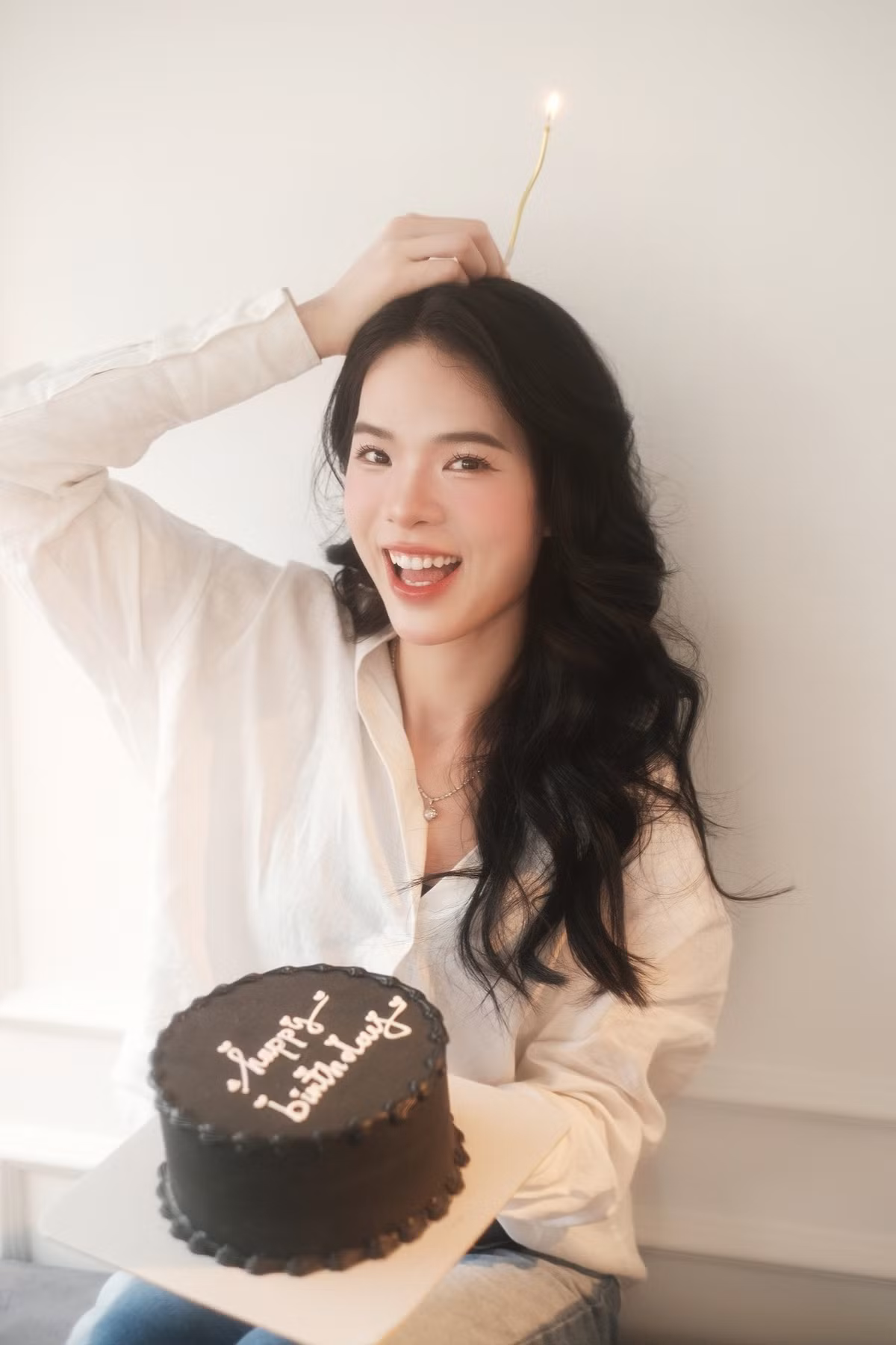 Lê Thanh Thúy được biết đến là một trong những gương mặt nổi bật của làng bóng chuyền nữ Việt Nam. Cô từng thi đấu ở vị trí chủ công, sở hữu chiều cao tốt 1m8 cùng lối chơi ổn định, và sớm gây chú ý không chỉ nhờ chuyên môn mà còn bởi ngoại hình sáng.