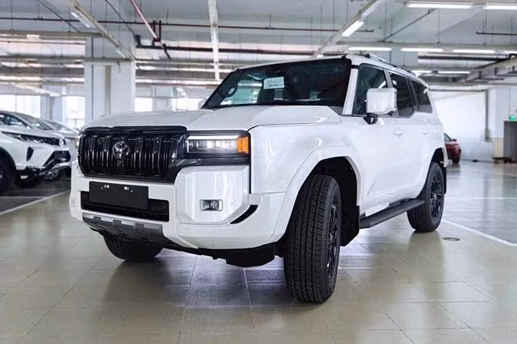 Toyota Land Cruiser Prado: 47 xe ﻿Ngoài Camry, Corolla Altis và Alphard, còn có một mẫu xe Toyota nữa lọt vào top 10 ô tô bán kém nhất thị trường trong tháng 1/2026, đó là Land Cruiser Prado. Mẫu xe này bán ra 47 chiếc, giảm 33,8% so với tháng 12/2025. Cũng như Alphard, Toyota Land Cruiser Prado sở hữu doanh số không quá cao ở Việt Nam vì giá bán lên đến 3,46-3,48 tỷ đồng.