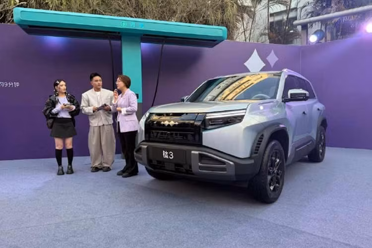 Trước đó, Fang Cheng Bao Ti3 đã từng được đăng ký bảo hộ kiểu dáng công nghiệp tại Việt Nam từ năm 2025. Do đó, sẽ không ngạc nhiên nếu mẫu SUV cỡ C này được bán tại Việt Nam trong tương lai.
