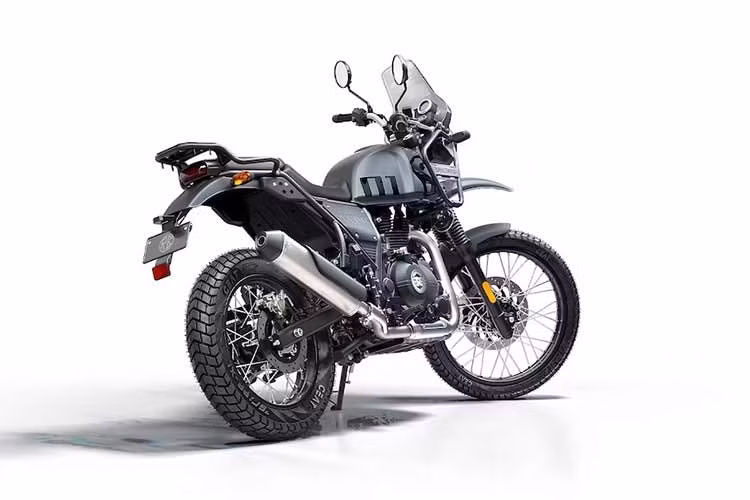 Về giá bán, truyền thông Ấn Độ dự đoán Royal Enfield Himalayan 440 tại thị trường này có mức bán ra chính hãng từ khoảng 229.000 Rupee (tương đương 63,17 triệu đồng). Mức giá này sẽ đặt mẫu xe giữa 2 "người anh em" Scram 440 và Himalayan 450.