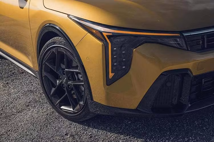 Không chỉ tiết kiệm xăng hơn, Kia K4 Hybrid còn đáp ứng những nhu cầu sử dụng khác nhau bằng hai kiểu dáng thân xe riêng biệt. Kia K4 Hatchback được thiết kế dành cho người đi lại trong đô thị và những khách hàng năng động.