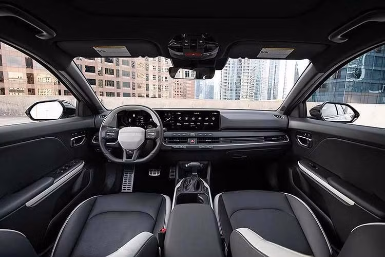 K4 Hatchback dành những người tìm kiếm một mẫu ôtô nhỏ gọn với tỷ lệ thân xe linh hoạt mà không phải hy sinh tính tiện dụng của không gian nội thất. Trong khi đó, Kia K4 Sportswagon được phát triển với nóc kéo dài và khoang hành lý dung tích lớn, tối đa hóa không gian chở đồ cho những chuyến đi đường dài cũng như nhu cầu sử dụng của gia đình.