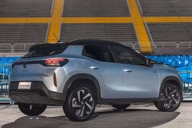 Được định vị là lựa chọn dễ tiếp cận hơn T-Cross, Tengo sẽ giúp Volkswagen ứng phó với sự cạnh tranh ngày càng tăng từ các thương hiệu Ấn Độ và Trung Quốc. Các đối thủ này bao gồm Suzuki và Mahindra đến từ Ấn Độ, cùng Chery và Haval của Trung Quốc. Trong nhiều năm, Volkswagen đã đứng thứ hai về doanh số tại thị trường Nam Phi, chỉ sau Toyota.