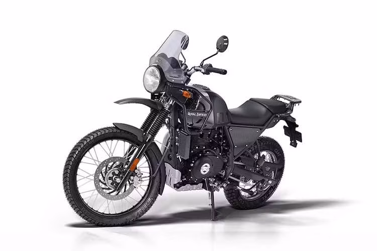 Sự xuất hiện của Himalayan 440 được xem là nỗ lực của Royal Enfield nhằm lấp khoảng trống mà Himalayan 411 để lại sau khi ngừng sản xuất. Trong khi Himalayan 450 hướng tới nhóm khách hàng cần hiệu suất và công nghệ cao hơn, Himalayan 440 tập trung vào sự đơn giản, khả năng vận hành địa hình và mức giá dễ tiếp cận.
