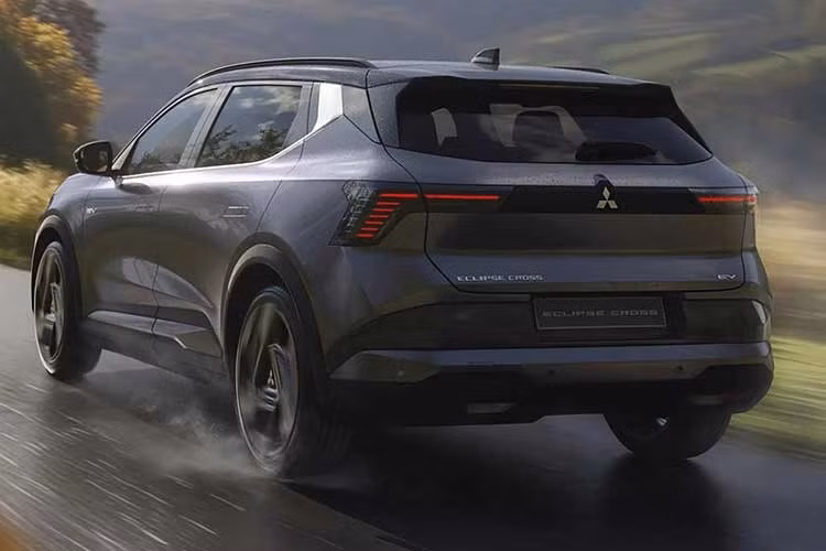 Đúng 1 năm sau khi ra mắt, Mitsubishi Eclipse Cross EV 2027 được bổ sung các tùy chọn pin mới, tương tự những nâng cấp kỹ thuật áp dụng trên mẫu xe anh em Renault Scenic E-Tech đến từ Pháp.