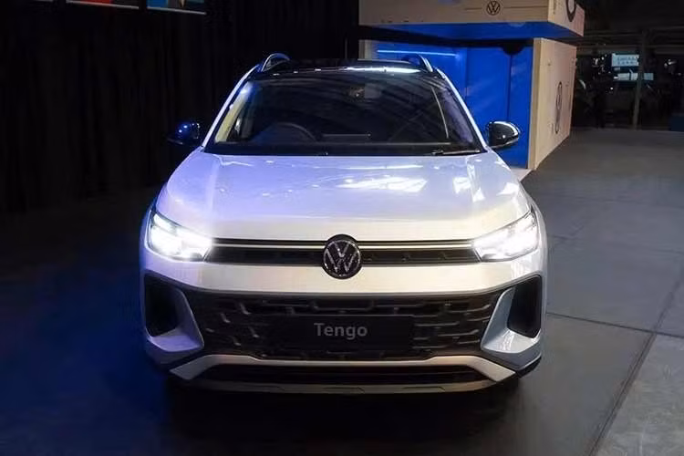 Tuy nhiên, vị trí này đã thuộc về Suzuki trong năm 2025 nhờ những mẫu xe giá rẻ được nhập khẩu từ Ấn Độ. Với những mẫu xe dễ tiếp cận hơn như Tengo, Volkswagen đang tìm cách giành lại vị trí này. Việc phát triển Tengo do Volkswagen Brazil dẫn dắt, phối hợp với các đội ngũ kỹ thuật tại Nam Phi.