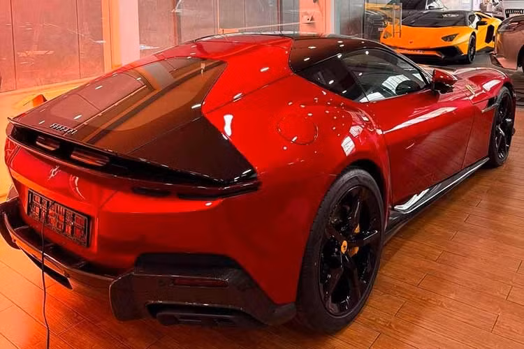 Gallery - [GALLERY] Tận thấy siêu xe Ferrari 12 Cilindri bạc tỷ đầu tiên tại Việt Nam - image 6