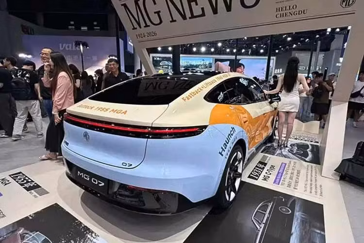 Đáng chú ý, hai phiên bản có phạm vi 610km sử dụng pin bán rắn của Qingtao. Các phiên bản còn lại, bao gồm cả EV và PHEV, sử dụng pin lithium sắt photphat (LFP) của CATL.