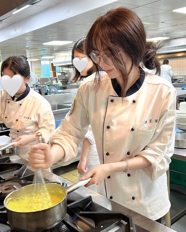 Phong cách nấu ăn của Thảo Trần mang đậm dấu ấn cá nhân, tạo nên những món ăn không chỉ ngon miệng mà còn đẹp mắt.