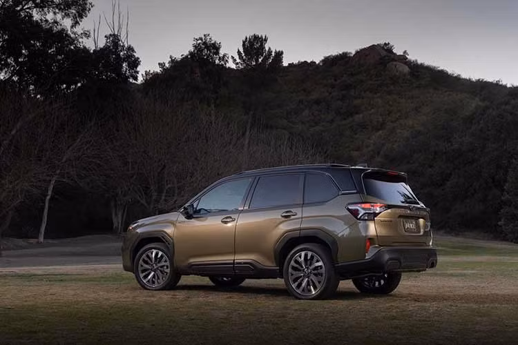 Một số đại lý của Subaru tại Việt Nam cũng cho biết khách hàng đặt cọc sớm có thể được ưu tiên nhận xe vào khoảng cuối năm 2026 nếu nguồn cung được phân bổ đúng kế hoạch. Thời gian giao xe thực tế vẫn sẽ phụ thuộc vào lịch nhập khẩu cũng như số lượng xe được hãng phân phối cho từng đại lý.