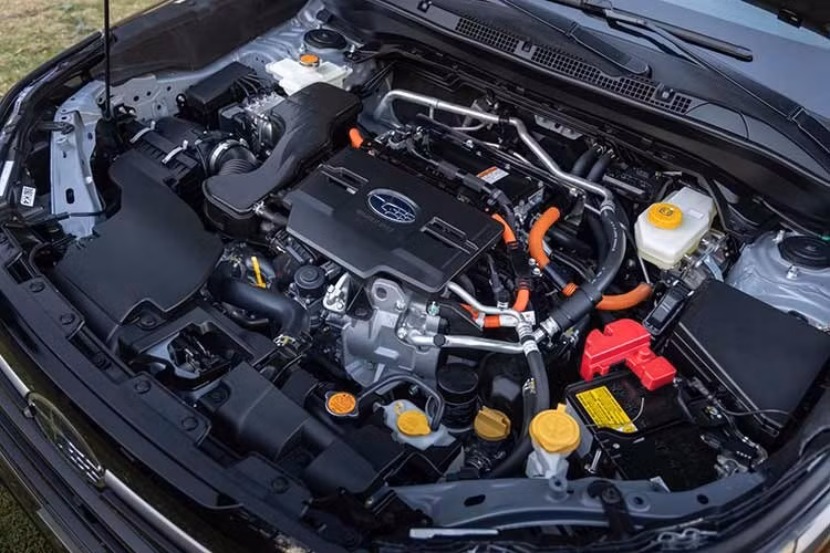 Hiện mức giá bán niêm yết của Subaru Forester tại thị trường Việt Nam hiện dao động từ khoảng 1,299-1,399 tỷ đồng cho 2 phiên bản (nhập khẩu nguyên chiếc từ Nhật Bản). Trong thời gian qua, các xe VIN 2024 (bản nhập Thái Lan) vẫn đang được nhiều đại lý áp dụng chương trình ưu đãi để tăng sức cạnh tranh trong phân khúc.