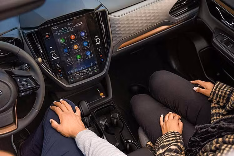 Hiện chưa rõ khi về Việt Nam xe sẽ có những trang bị gì, tại một số thị trường, Subaru Forester Hybrid vẫn sở hữu các tiện ích tương tự phiên bản thuần xăng với cụm đồng hồ kỹ thuật số kích thước 12,3 inch có chức năng dẫn đường, tương thích Apple Maps. Màn hình cảm ứng trung tâm kích thước 11,6 inch, hỗ trợ kết nối Apple CarPlay và Android Auto không dây.
