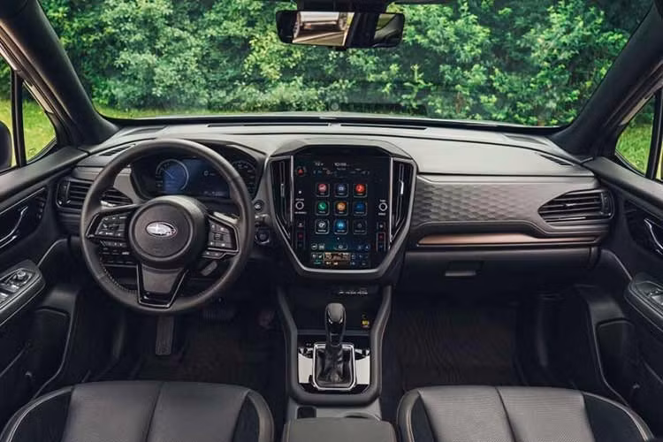 Theo công bố của Subaru, mức tiêu thụ nhiên liệu của Forester hybrid đạt khoảng 6,7 lít/100 km trong điều kiện đô thị và khoảng 6,9 lít/100 km trên đường cao tốc. So với phiên bản sử dụng động cơ xăng truyền thống, hệ truyền động hybrid được kỳ vọng cải thiện hiệu quả sử dụng nhiên liệu trong khi vẫn duy trì đặc tính vận hành quen thuộc của dòng Forester.