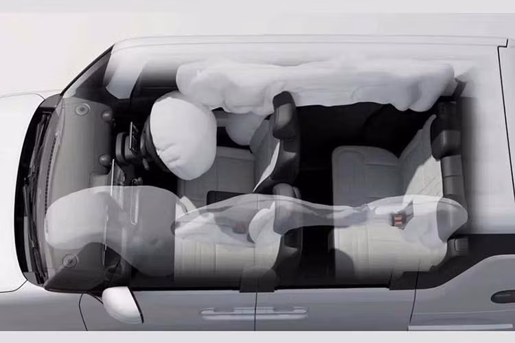 Racco được xây dựng dựa trên nền tảng e-Platform 3.0 của BYD, sử dụng công nghệ pin LFP Blade cấu trúc Cell-to-Body (CTB) và mô-đun"X-PACK". Xe cũng được trang bị hệ thống treo tùy chỉnh được thiết kế đặc biệt cho đường xá Nhật Bản và phanh đĩa 4 bánh, điều hiếm thấy trong phân khúc này.