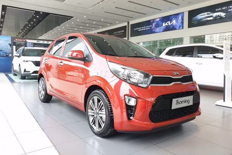 Ở chiều ngược lại, doanh số Kia Morning tăng trưởng đáng kể, từ 31 lên 45 xe, tương đương 45%. Song, "ông vua" xe hạng A một thời vẫn chưa thể rời top bán chậm nhất Việt Nam.
