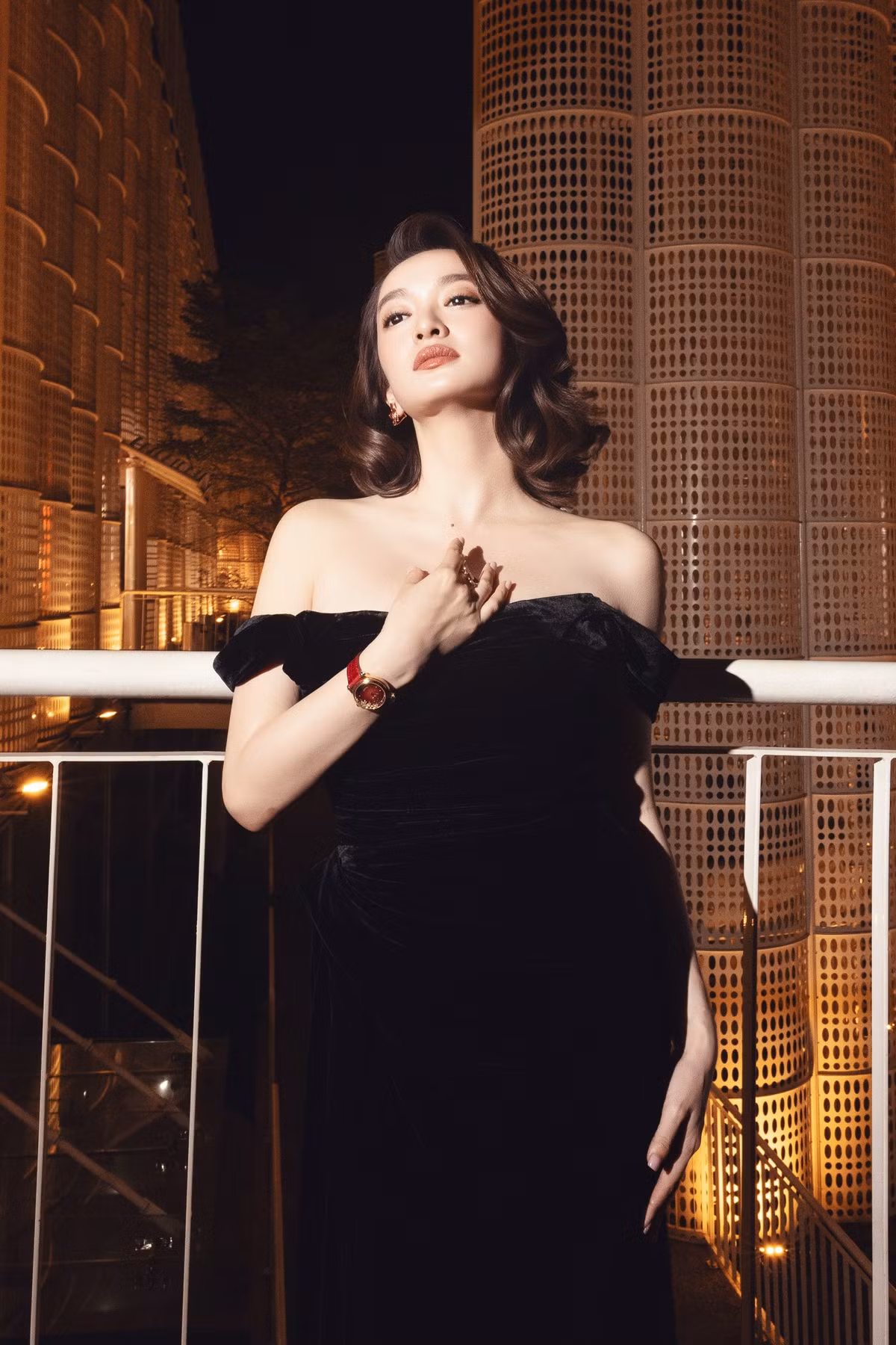 Kaity Nguyễn từng cùng gia đình định cư tại Mỹ, sau đó trở về Việt Nam sinh sống. Cô nổi lên từ một video hát nhép trên mạng xã hội trước khi bén duyên với điện ảnh.