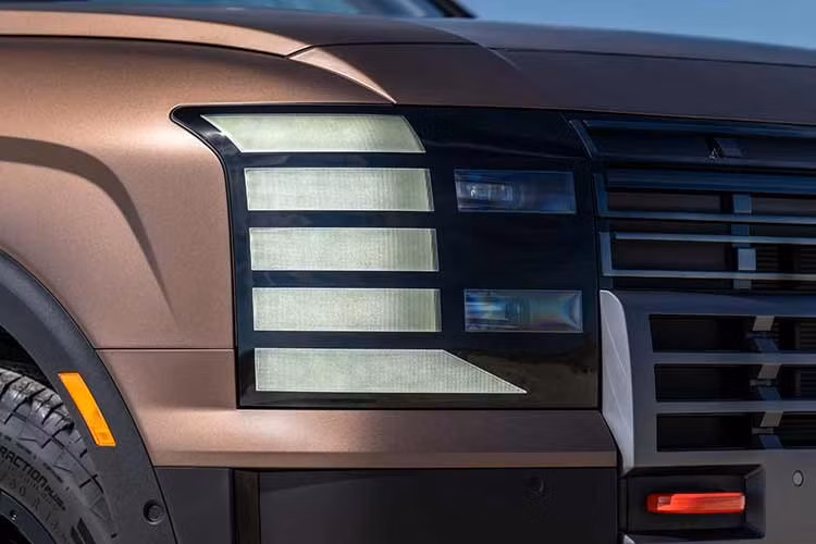 Điểm nhấn của Palisade XRT Pro nằm ở bộ khóa vi sai điện tử cầu sau độc quyền. Khoảng sáng gầm cũng được nâng thêm 2,54cm lên mức 21,3cm. Thiết kế cản trước, sau cũng được làm lại để tăng góc tới lên 20,5 độ, góc thoát lên 22,4 độ, góc vượt đỉnh dốc lên 18,3 độ.