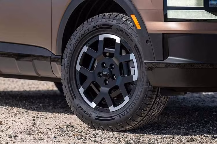 Palisade XRT Pro sử dụng động cơ V6 3.5 lít mới, sản sinh công suất 287 mã lực và mô-men xoắn 352 Nm. Xe trang bị hệ dẫn động 4 bánh toàn thời HTRAC tiêu chuẩn, đi kèm 3 chế độ lái mới gồm Mud (đường bùn), Snow (đường tuyết) và Sand (đường cát).