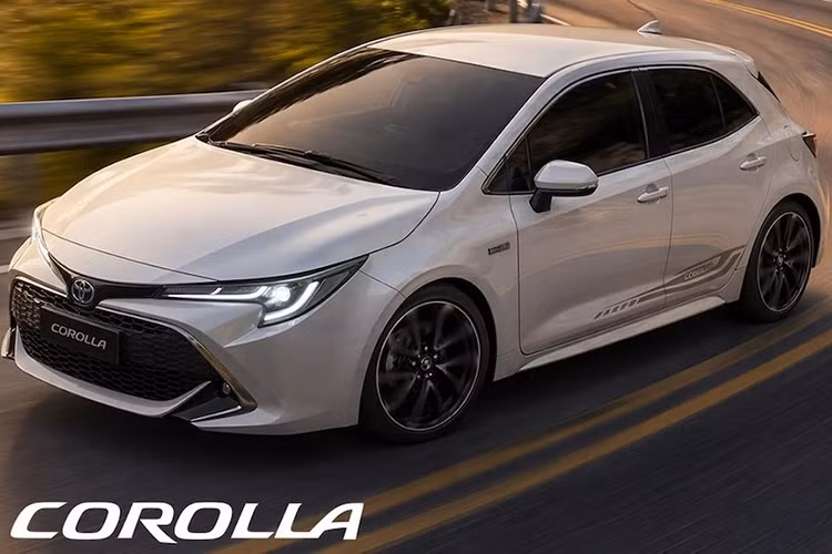 Toyota dự kiến ​​sẽ ra mắt các phiên bản nâng cấp nhẹ của toàn bộ dòng xe Corolla tại Nhật Bản vào tháng 7 này, bao gồm cả các phiên bản kỷ niệm 60 năm. Các phiên bản dành cho thị trường Nhật Bản bao gồm Sedan, Sport hatchback, Touring và Cross.