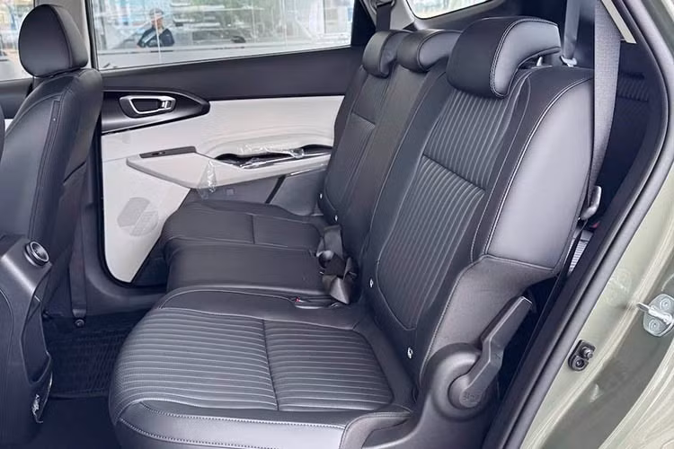 Gallery -  [GALLERY] Tận thấy Kia Carens Clavis 2026 tại Việt Nam, giá bán vẫn là ẩn số - image 11