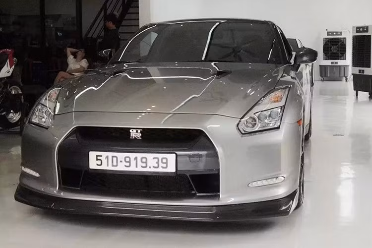 Ra mắt vào năm 2007 với sứ mệnh nối tiếp sự thành công của mẫu Skyline GT-R , GT-R R35 được đánh giá là mẫu xe thể thao thành công nhất của Nissan và giành được nhiều giải thưởng danh tiếng trên thế giới và cho đến nay, dù bị khai tử, nó vẫn được nhiều người săn lùng tìm mua..