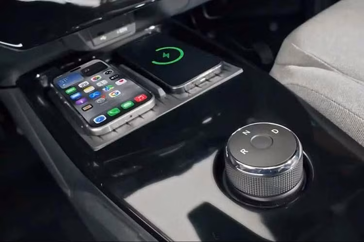 Phiên bản thuần điện Tiago.EV hiện có các mức công suất khác nhau, từ 60,3-73,5 mã lực. Xe dùng 2 loại pin với dung lượng 19,2 kWh và 24 kWh, cung cấp phạm vi di chuyển dao động từ 250-315 km.