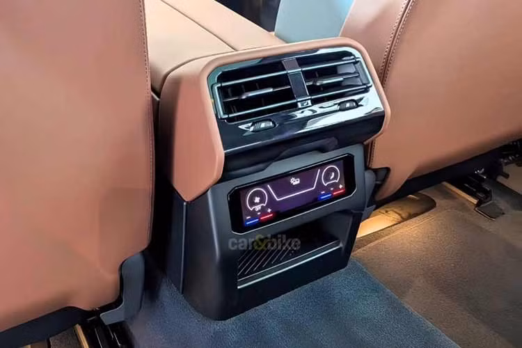 Tukan được phát triển trên phiên bản cải tiến của khung gầm MQB - nền tảng đang được sử dụng trên mẫu SUV cỡ nhỏ Volkswagen T-Cross, qua đó lý giải những điểm chung về kết cấu. Đây là mẫu xe đầu tiên sử dụng nền tảng MQB được trang bị hệ thống treo sau dạng nhíp lá, giải pháp cho phép xe có khả năng chở nặng hơn so với treo sau dạng thanh xoắn truyền thống.