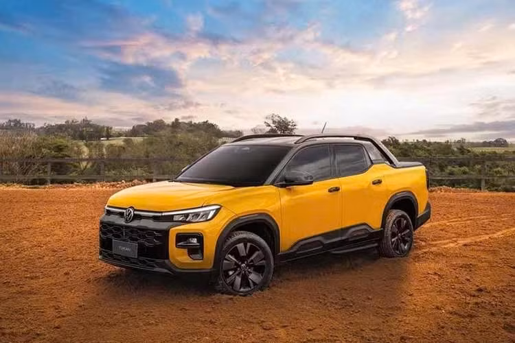 Volkswagen Brazil đã chính thức giới thiệu Tukan - mẫu xe bán tải nhỏ gọn mới sử dụng kết cấu khung gầm liền thân dành cho thị trường Nam Mỹ. Xe được thiết kế, phát triển và lắp ráp hoàn toàn tại Brazil nhằm thay thế đàn anh Volkswagen Saveiro đã có thời gian dài bán trên thị trường, đồng thời cạnh tranh chủ yếu với Fiat Strada.