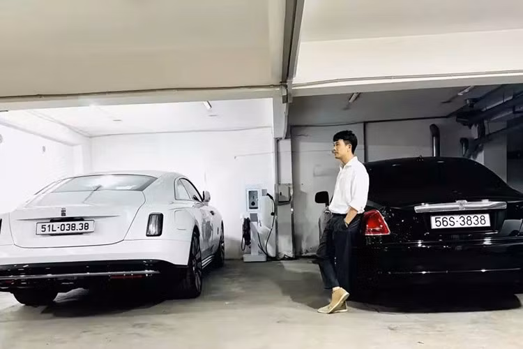 Không quá khó đoán khi 2 xe sang hàng khủng này thuộc sở hữu của bố con ông Phạm Trần Nhật Minh, hay còn gọi là Minh Nhựa, 1 tay chơi siêu xe rất đình đám, khi đang sở hữu 1 cặp xe vạn người mê, Pagani Huayra chỉ có 80 xe trên toàn thế giới, và siêu phẩm McLaren Elva giới hạn chỉ 149 chiếc.